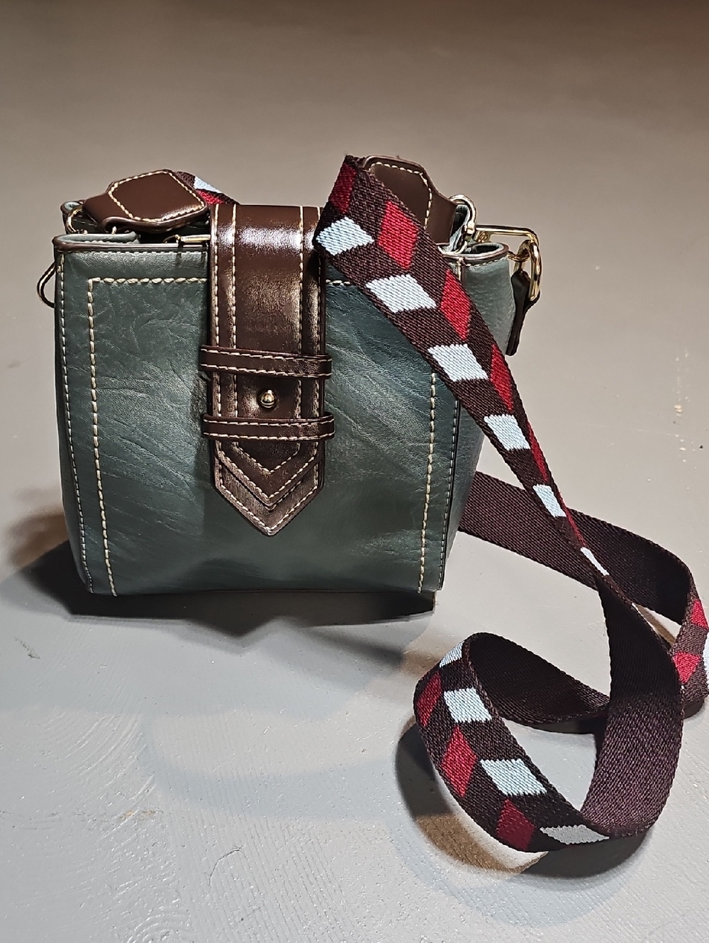 Cracker Barrel Faux Leather Crossbody Satchel Bag Chevron Strap Seige Green